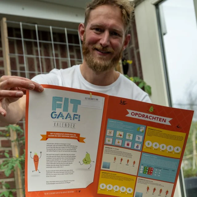Hoera! 🎉🥳
We zijn door het RIVM wederom officieel erkend als 'Goed Onderbouwde' preventieve interventie!

Inclusief waardevolle onderbouwing in bijkomend rapport, zoals: "Sterk is dat de interventie gericht is op de kinderen én de ouders én de leerkrachten en dat dit op een speelse manier gebeurt."

Met deze her-erkenning (interventies worden elke vijf jaar opnieuw beoordeeld) blijft FitGaaf! tevens officieel erkende @gezondeschool.nl-activiteit. 

Ook op jullie school of op scholen in jouw gemeente? Bel (0591-547902) of mail (info@fitgaaf.nl) ons gerust voor meer informatie. Of vraag een gratis informatiepakket aan via de link in de bio.

De FitGaaf!-methode heeft tot doel kennis, motivatie en zelfvertrouwen met betrekking tot gezond gedrag van kinderen tussen 4-12 jaar te vergroten, volgens didactische principes zoals ervaringsleren, intuïtief leren en reflectie.

Kinderen tussen 4-12 jaar (of van geselecteerde leeftijdsgroepen/klassen in het basisonderwijs) en één van de ouders/verzorgers plakken dagelijks stickers voor gezond eten, drinken, bewegen en slapen. Zo krijgen zij op speelse wijze inzicht in dagelijkse gezonde en ongezonde routines: hoe goed gezond eten, drinken, bewegen en slapen momenteel gaat en wat er verbeterd kan worden. Naast deze speelse vorm van registratie van gezond en ongezond gedrag, zijn de stickers steeds een kleine positieve bekrachtiging van gezond gedrag. 
/
/
#gezondeschool #gezondekinderopvang #veendam #buurtsportcoach #preventie
#leefstijl #kids #ouders #fit #gaaf #gezond #eten #healtheducation #healthy #waterdrinken #stickers #onderwijs #gezondbelonen #sporten